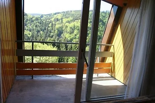 De La Cascade 勒索里